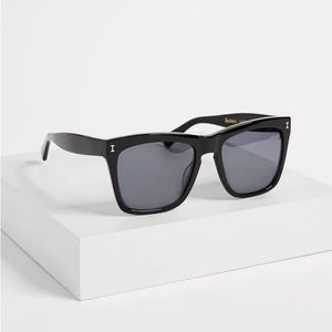 illesteva Los Feliz Black Sunglasses Oversized